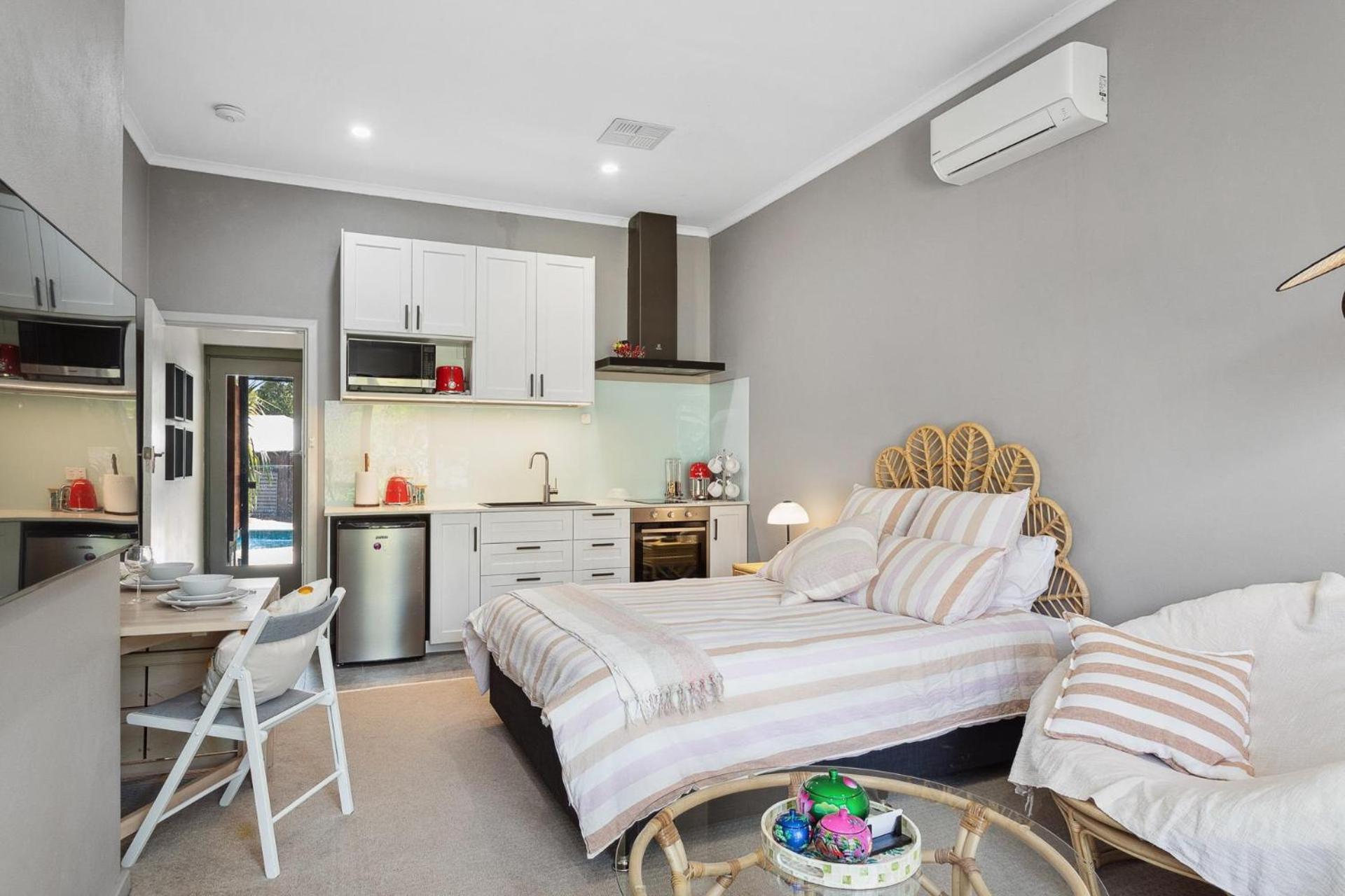 Haven Studio Hideaway Near Airport — Photos 2